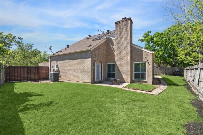 Building Photo - 1311 Ambergate Dr