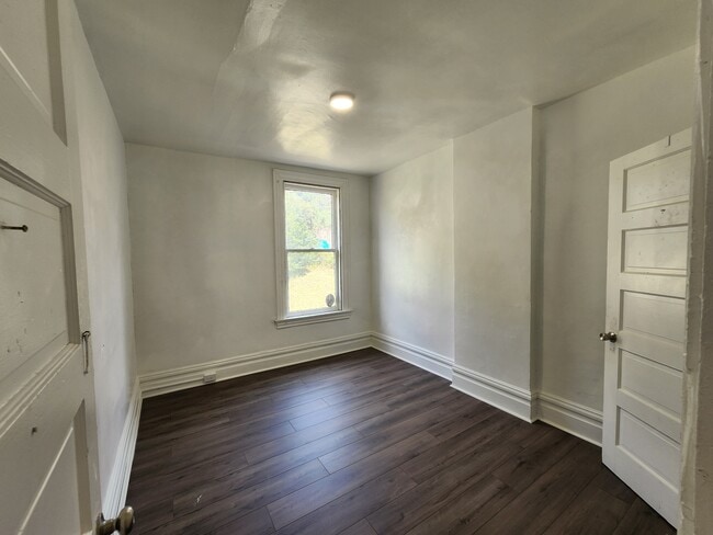 Building Photo - 446 Airbrake Ave
