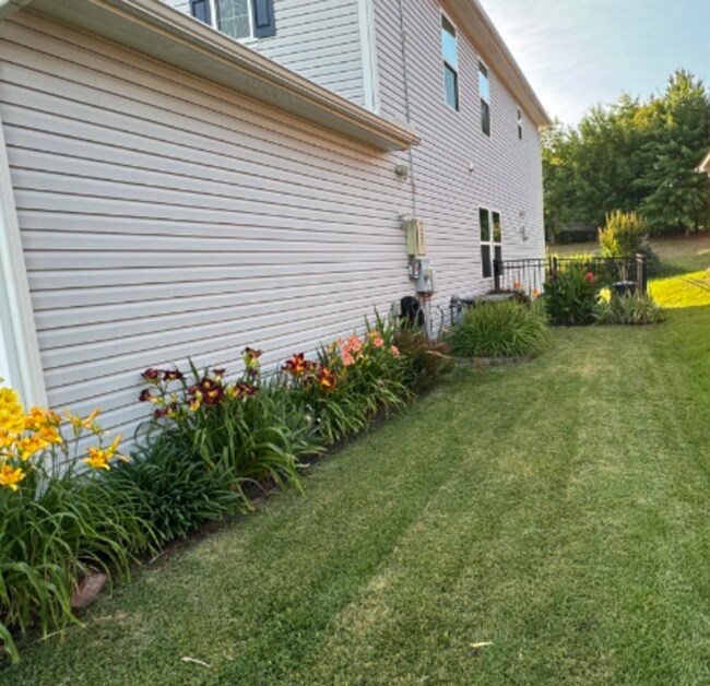 Building Photo - Stylish, Energy-Efficient 3 Bed/2.5 Bath Home in Prime Durham Location