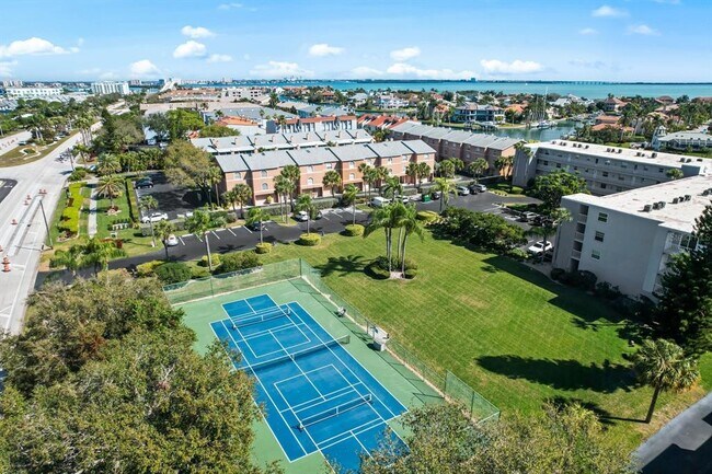 Building Photo - 719 Pinellas Bayway S