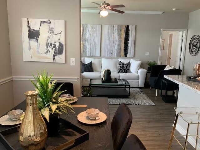 Building Photo - Luxury 2-Bed with Limited Time Specials!