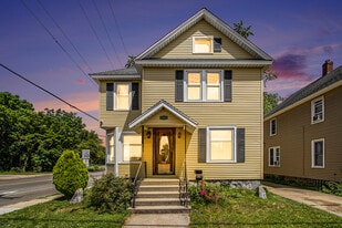 Building Photo - 1403 S Burdick St