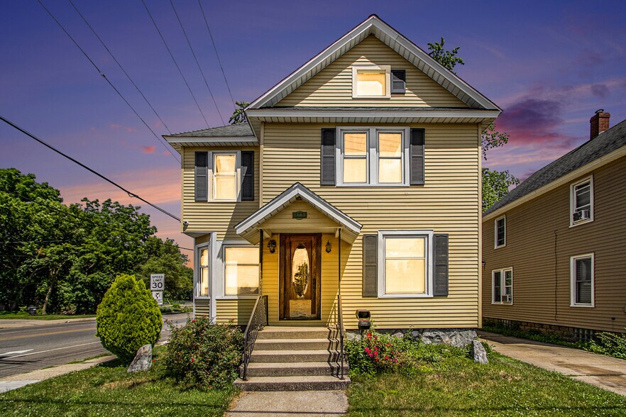 Front - 1403 S Burdick St
