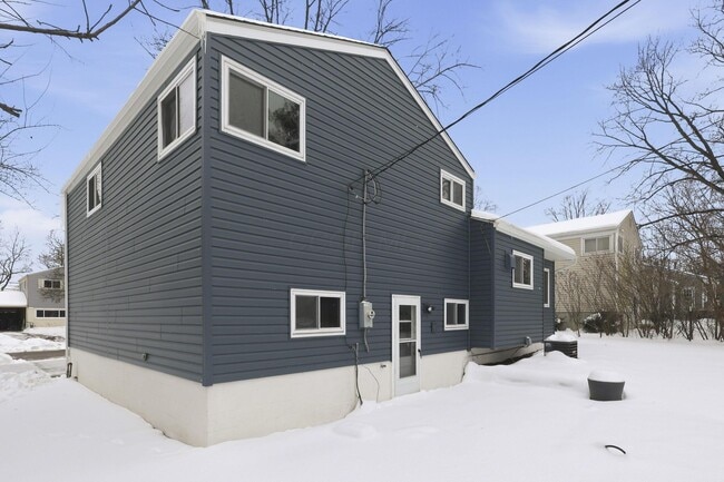 Building Photo - 3042 Rightmire Blvd