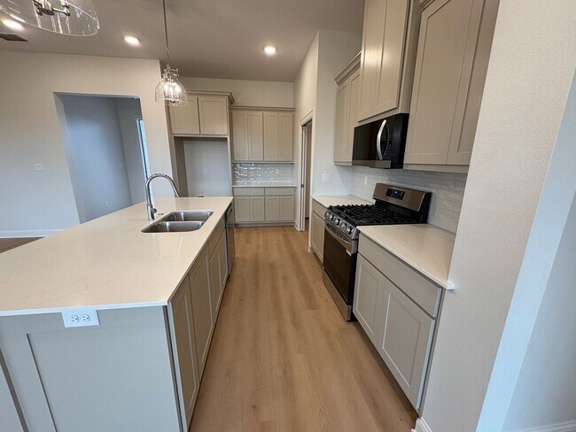 Building Photo - 368 Mary Cir