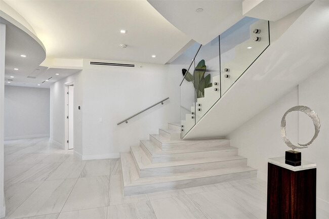 Building Photo - 701 N Fort Lauderdale Beach Blvd