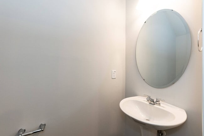 Building Photo - Move In Ready Three Bedroom Home!