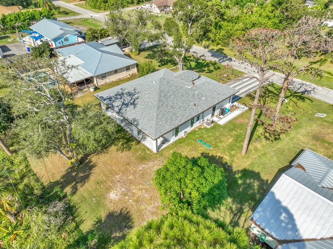 Building Photo - 6607 Deland Ave