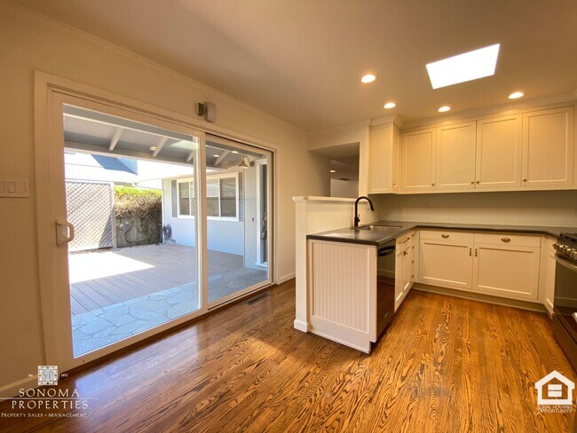 Building Photo - Charming 2bd/2ba House in Downtown Sonoma!