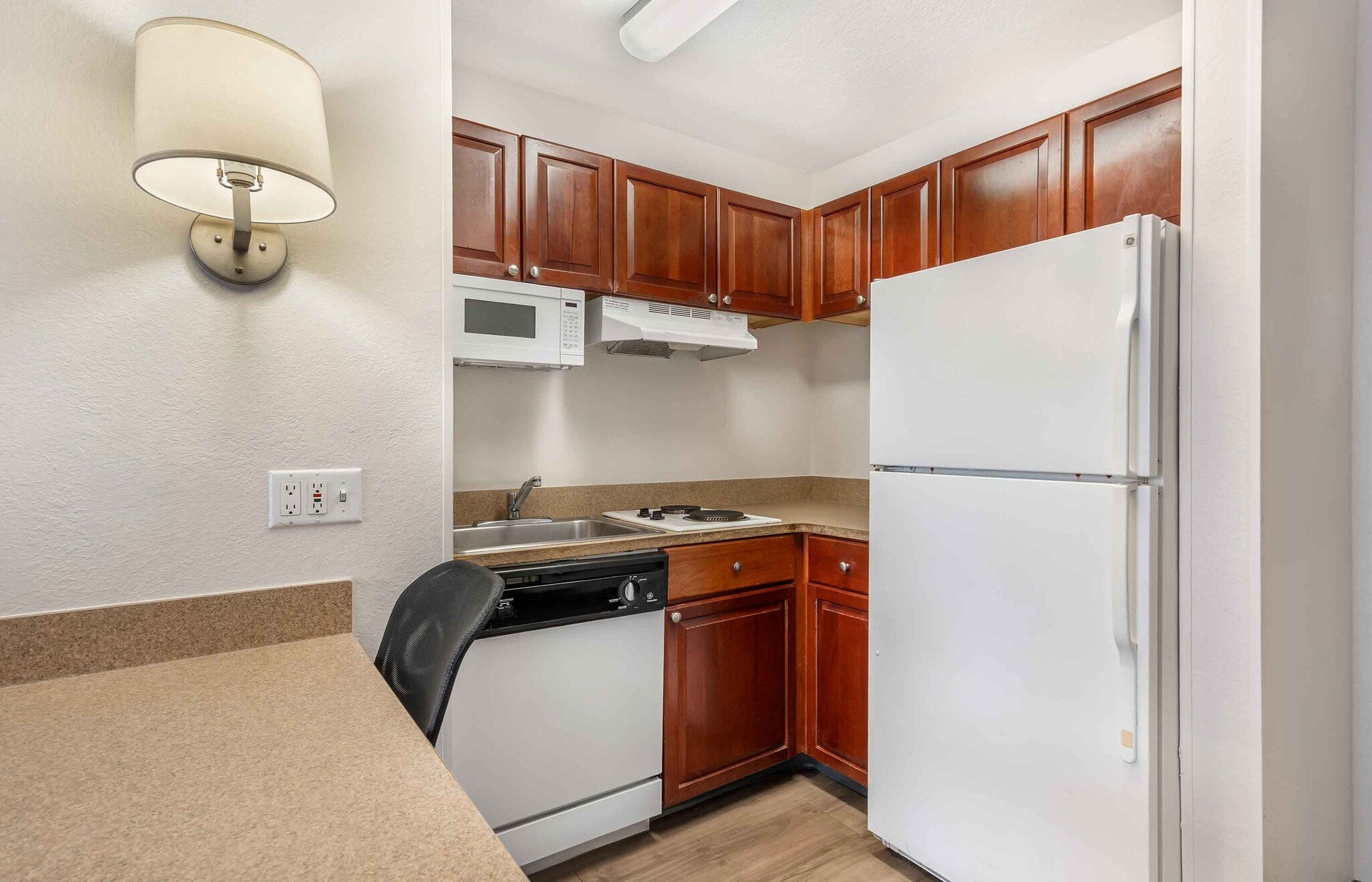 Building Photo - Furnished Studio-Tampa - Airport - N. Westshore Blvd.