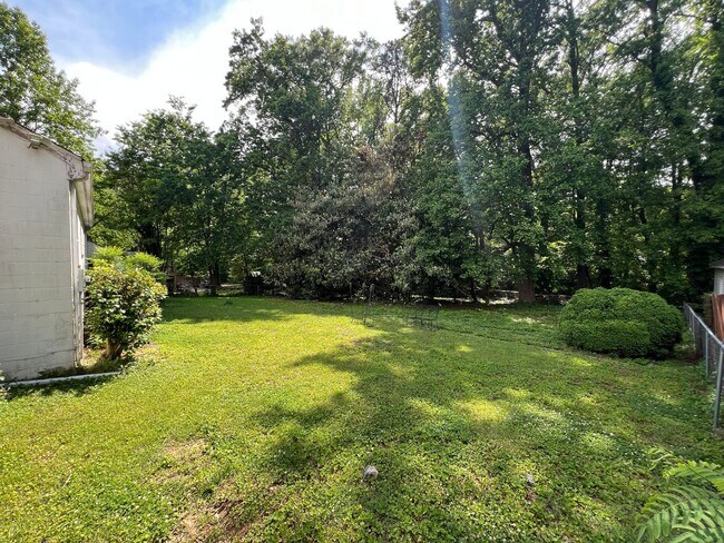 Building Photo - Adorable 2bdrm/1bth Ranch Style Home Conve...