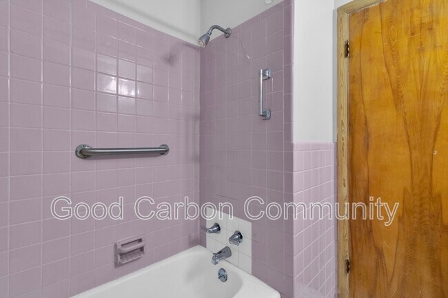 Building Photo - 1190 Orchard Park Rd