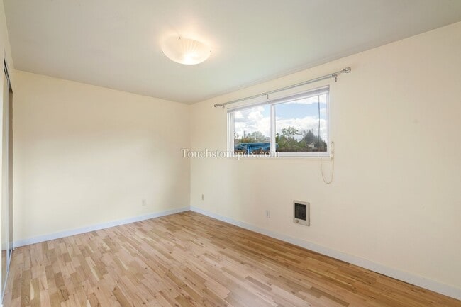 Building Photo - Quaint 3BD/1BA Home Near Mt. Tabor
