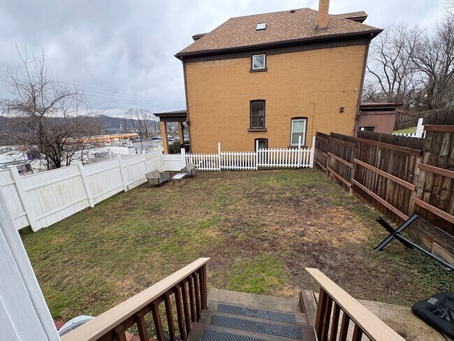 Building Photo - 3 Unit Apartment Building in the Heart of the Bellevue area of Pittsburgh
