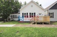 Building Photo - Two Bedroom House