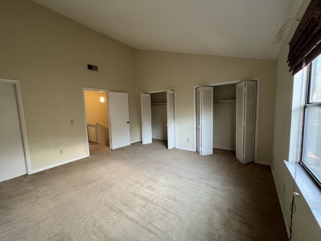 Building Photo - Townhouse for Rent