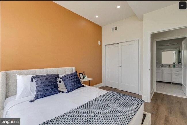 Building Photo - 150 S Independence Mall W