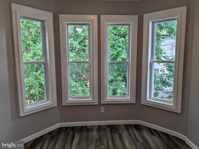 Building Photo - 142 W Hanover Street