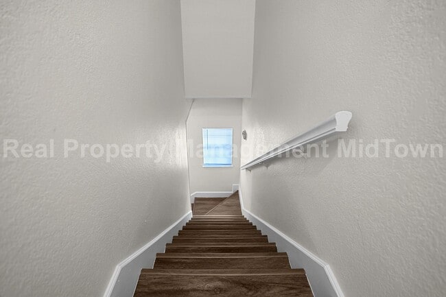 Building Photo - Spacious 2-Bedroom Duplex in South Fort Wo...