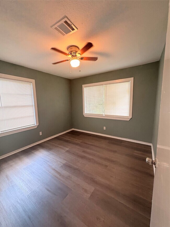 Building Photo - 4323 Groton Dr