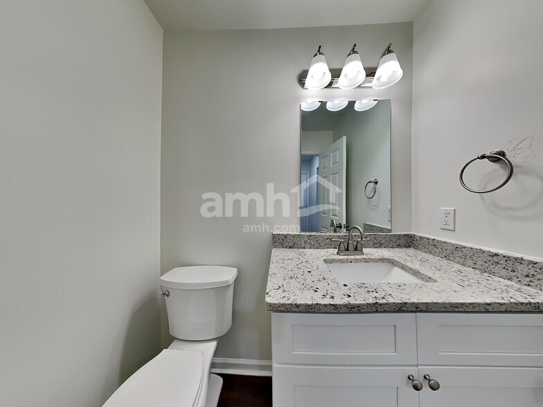 Building Photo - 614 Pebble Dr