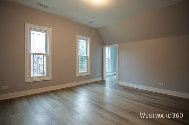 Building Photo - 7527 S Stewart Ave