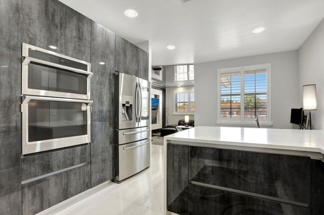 Building Photo - 6584 Villa Sonrisa Dr