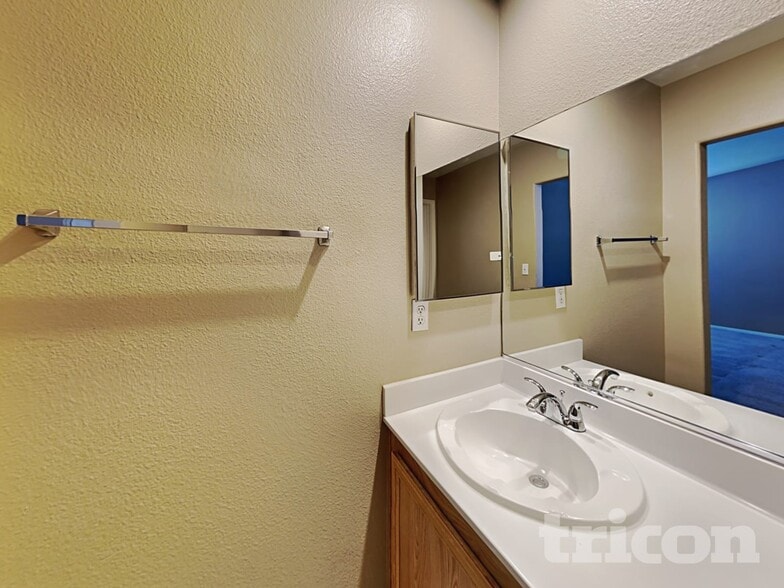 Building Photo - 2023 Betty Davis St