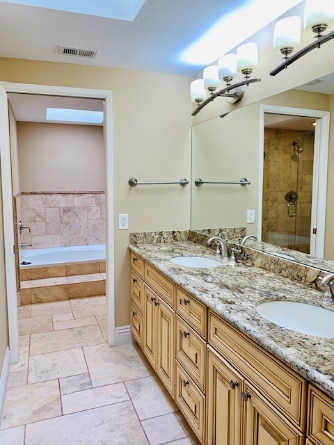 Building Photo - INCREDIBLE 3BD/3BA TOWNHOME IN THE DEL CHA...