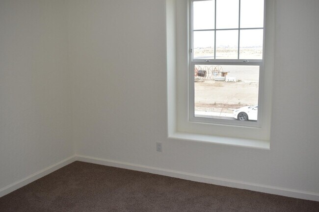 Building Photo - 4554 Iris Ct