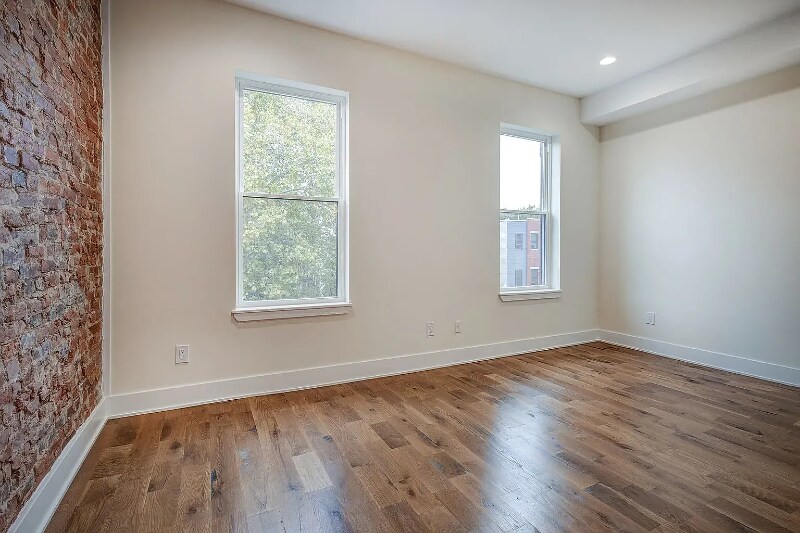 Building Photo - 2836 W Diamond St