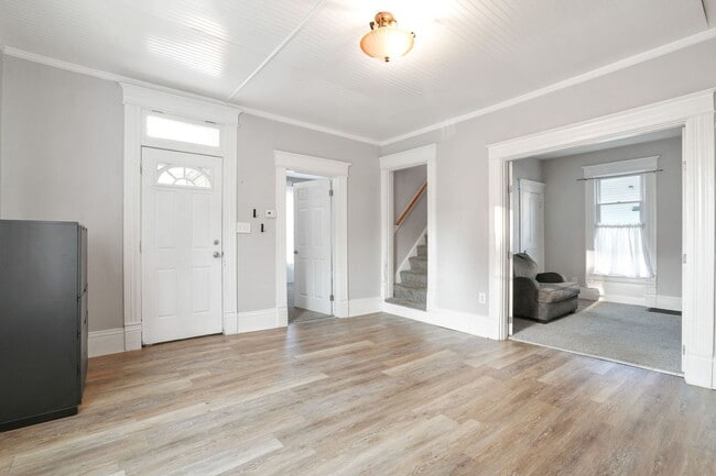 Building Photo - 4 BED/1 BATH IN NEWARK