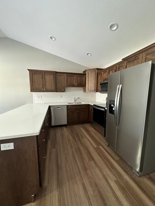 Building Photo - 1121-MF4-E