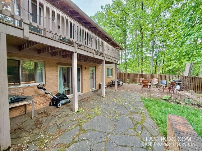 Building Photo - 6424 Hollins Dr
