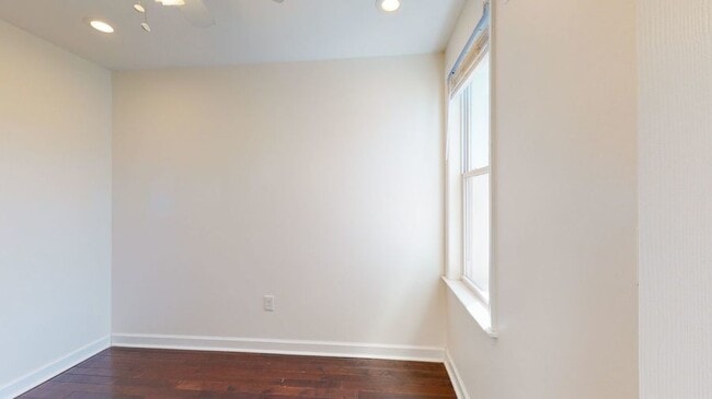 Building Photo - 1247 I St NE