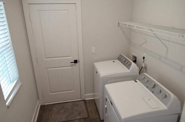 Building Photo - 770 Morgans Treasure Rd