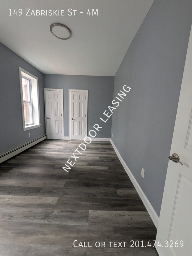 Building Photo - 149 Zabriskie St