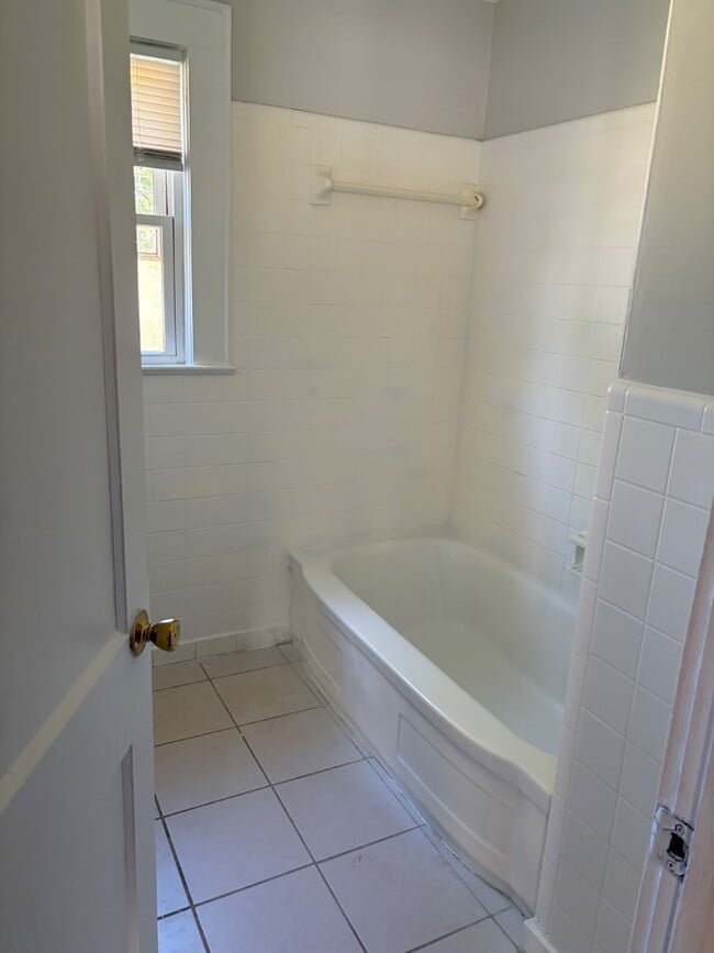 Building Photo - 808 Eastway Dr