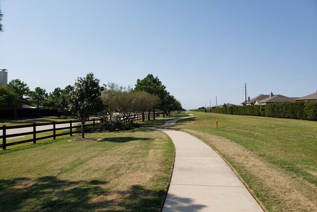 Building Photo - 26519 Grey Sparrow Dr