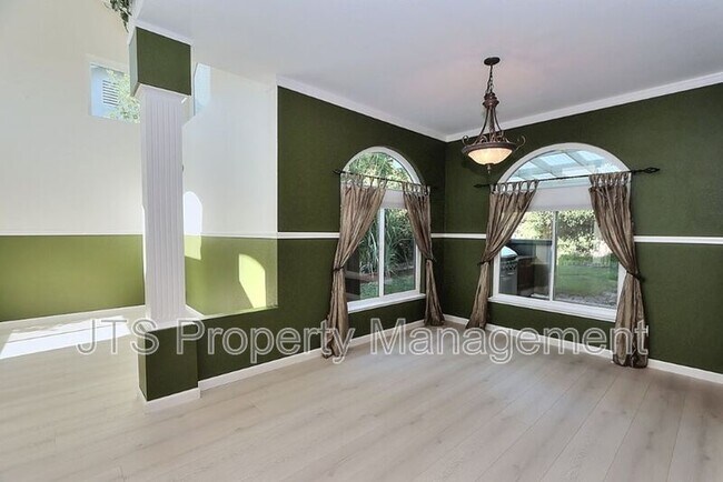 Building Photo - 8847 Mossburn Way