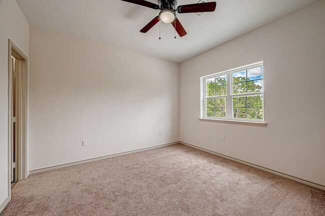 Building Photo - 5530 Hirondel St