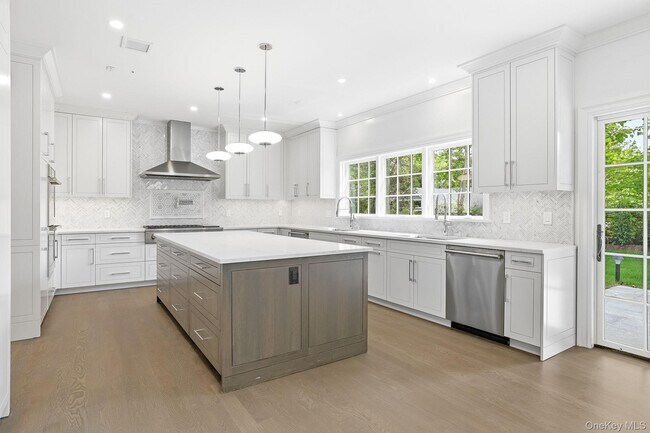 Building Photo - 229 Soundview Ave