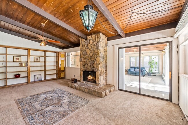 Building Photo - 44 Monroe St