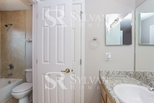 Building Photo - Feel welcome and comfortable in this charm...