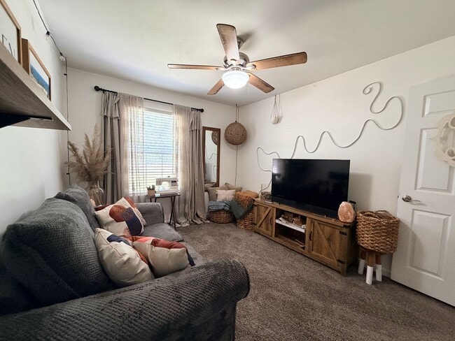 Building Photo - Fully Updated “Cottage” Home Near Colleges, Airport & Coastal Getaways