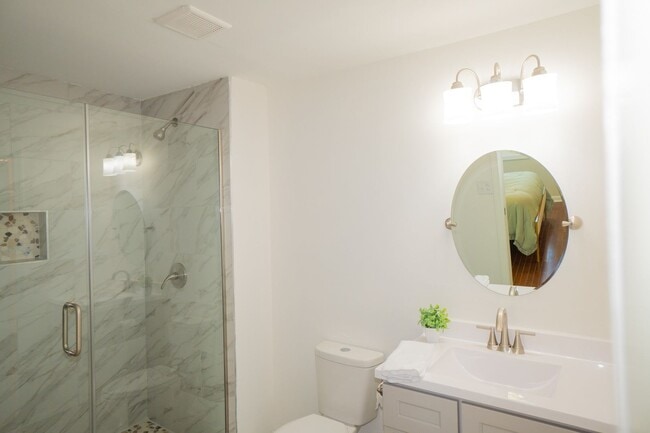 Building Photo - Charming East Nashville Home