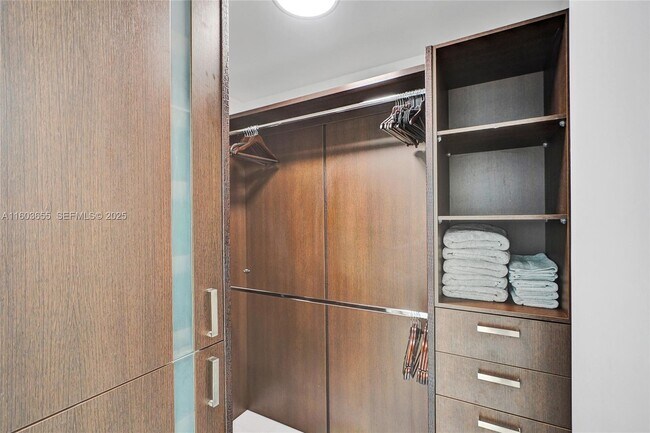 Building Photo - 15811 Collins Ave