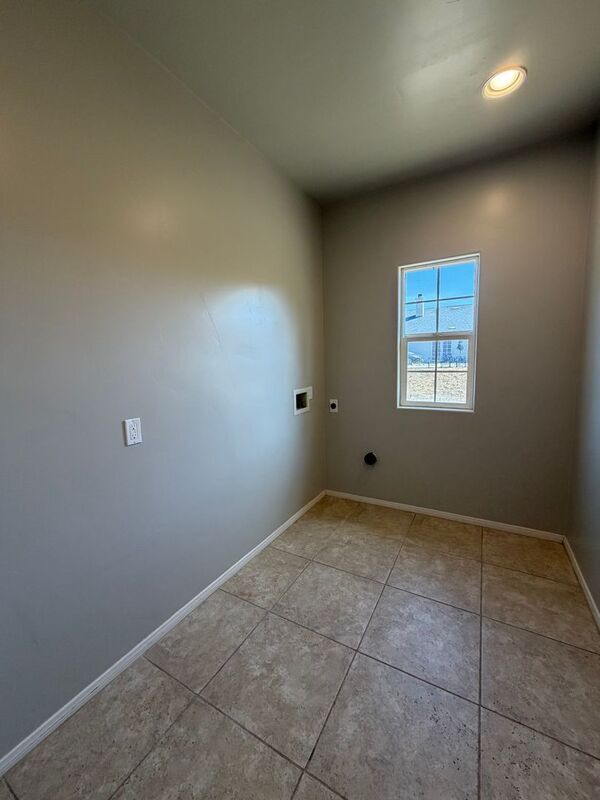 Building Photo - 32596 Galleano Ave