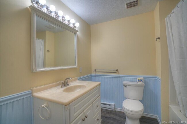 Building Photo - 528 Shennecossett Rd