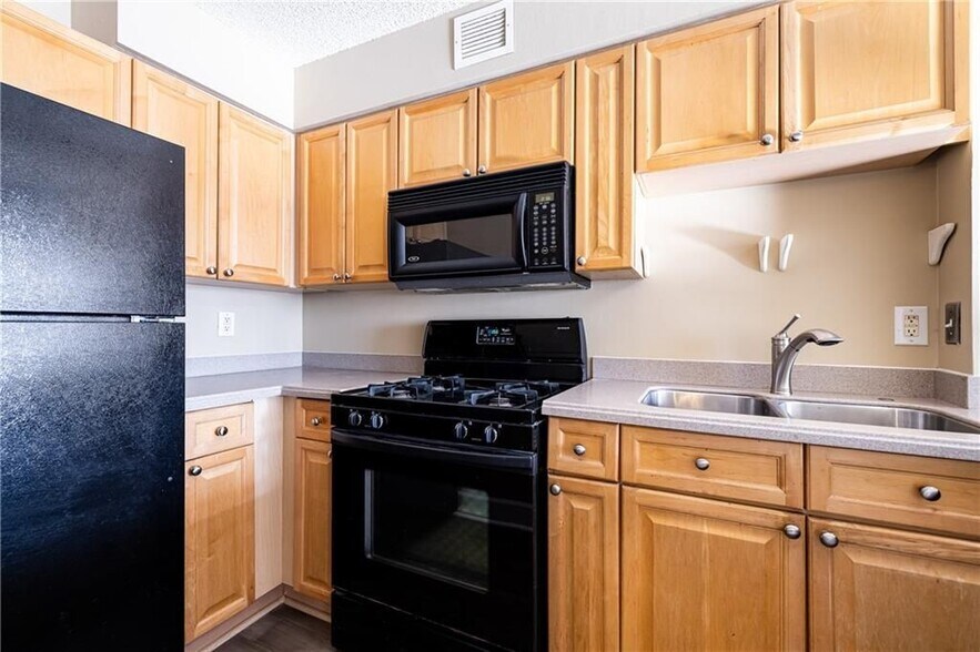 Building Photo - 2479 Peachtree Rd